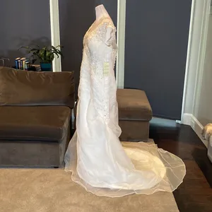 Women’s Wedding Dress Mermaid Fit Zip Up Back Small Train Size 14 NWT thumbnail 5