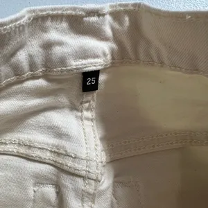 Re/Done Women's Straight Leg Jeans in Cream thumbnail 6