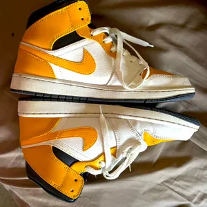 Nike Air Jordan 1 Mid 9.5 mens university gold lace up athletic shoes thumbnail 1