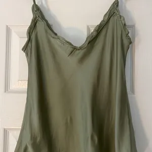 Wilfred by Aritzia‎ Olive Green Cupro Camisole Size Medium thumbnail 1