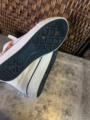 Cat Peeking Converse-Style Sneakers Size 8 thumbnail 6