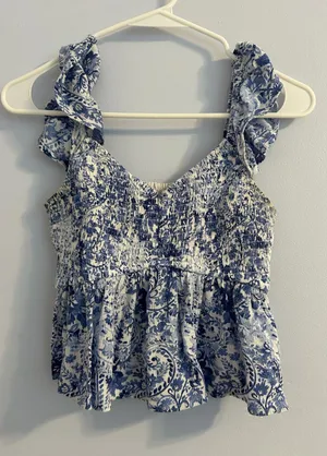 Hollister Top thumbnail 1