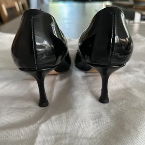 JIMMY CHOO patent Leather kitten heels thumbnail 5