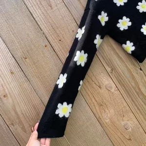 Cider Black & white flower cropped oversized sweater‎ size small thumbnail 7