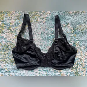 Vintage Olga black lace sheer underwire bra, size 32C thumbnail 2