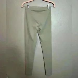 The Group by Babaton Leggings Stone Size‎ Small thumbnail 3