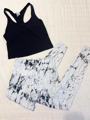 Workout Set Outfit Beyond Yoga All in Motion Black White XS thumbnail 1