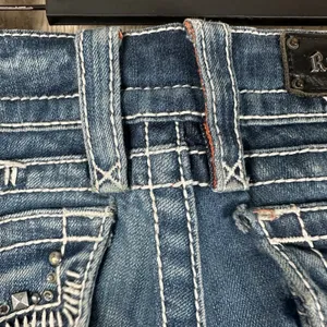 Rock Revival Jen Boot Cut Jeans Womens 31 Stretch Denim Blue Studded Flap Pocket thumbnail 9