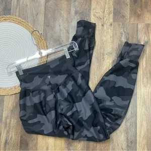 Old Navy Camo Print Joggers Leggings Womens XS Go Dry Elevate thumbnail 2