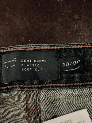 Levis Demi Curve Boot Cut Jeans Womens 10/30 Medium Wash Mid Rise Stretch Denim thumbnail 7