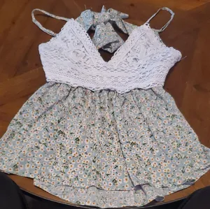 Elegant White Lace Floral Blouse Blue Size L thumbnail 1