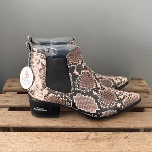 BLONDO Emelia Waterproof Chelsea Bootie In Brown Snake Print‎ Leather Size 8 B57 thumbnail 10