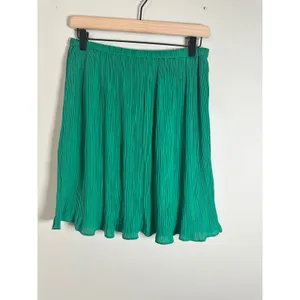 Banana Republic Green Pleated‎ Mini Skirt Elastic Waist XS Micro Pleat Lined thumbnail 4