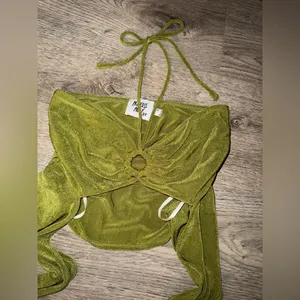Princess Polly shimmery green top US4 thumbnail 4