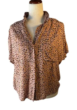 Daytrip Pink Leopard Print Short-Sleeve Button Down Top thumbnail 1