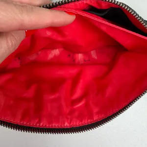 Lululemon Belt Bag Black Crossbody Fanny Pack Red Lining Adjustable Strap Preppy thumbnail 9