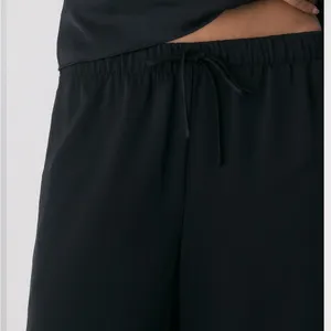 NEW Aritzia Wilfred The Lodge Pant Satin Black thumbnail 4