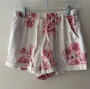 Le Rose Stories White and Pink Floral Satin Sleep Shorts thumbnail 1