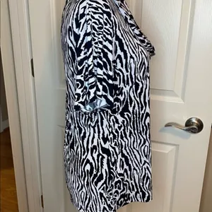 Cable & Gauge Top Zebra Print w/swoop neck Like New Size M thumbnail 6