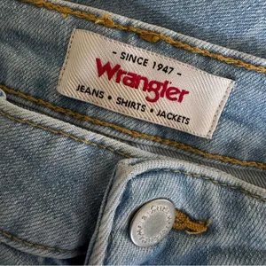 Wrangler High Rise Loose Straight Distressed Light Wash Jeans Size 12 thumbnail 10
