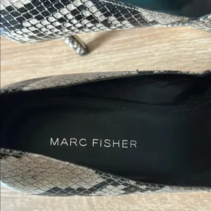 Marc Fisher Black and White Heels with Sleek Design thumbnail 5