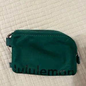 Lululemon Green Clipable Card Pouch thumbnail 8