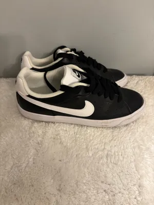 Black Nike sneakers  thumbnail 5