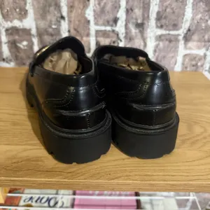H&M Chunky Lug Sole Loafers Women 8.5~39 Black Gold Bit Dark Academia Preppy thumbnail 6
