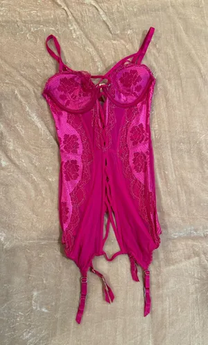 Victoria's Secret 34B Fuchsia Lace Chemise thumbnail 4