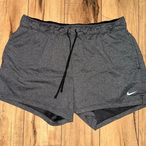 Dark gray nike shorts thumbnail 1