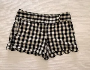 Ann Taylor Black & White Gingham Scallop Hem Women’s Shorts thumbnail 1