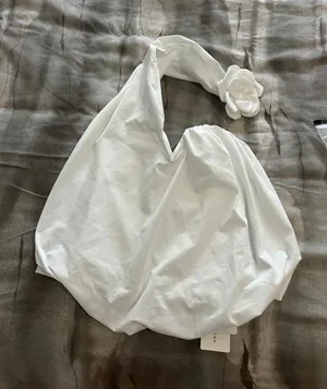 Chic White Floral halter top Size M thumbnail 1