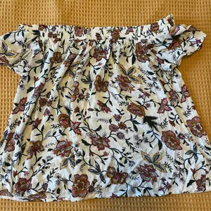 Old Navy off the should blouse thumbnail 3