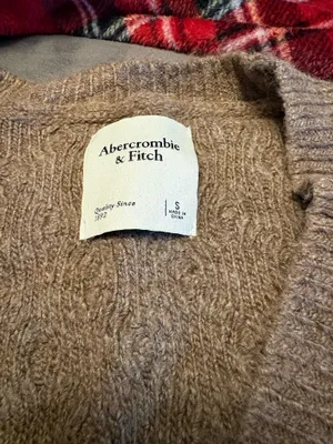 Abercrombie sweater cropped thumbnail 2