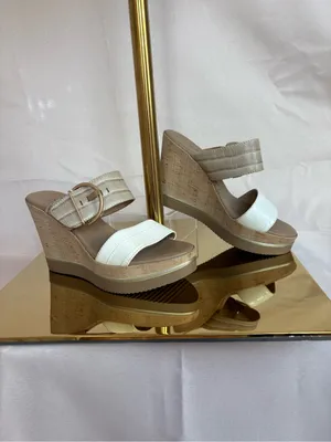 Two-Tone Beige and White Platform Slide Sandals with Buckle thumbnail 4