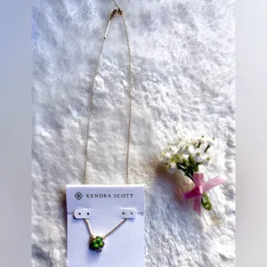 Kendra Scott Clover Short Pendant Necklace thumbnail 2