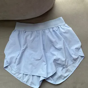 Alo Yoga Match Point Short Seashell Blue S thumbnail 2
