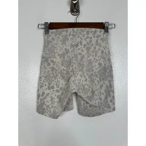 Lululemon Align High-Rise Short 6 Cheetah Camo Antique White Multi Size 2 thumbnail 4