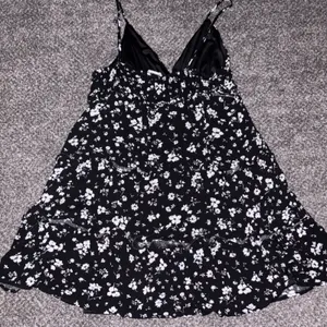 Urban Daisy Boutique Women's Floral Mini Dress Side Medium thumbnail 4