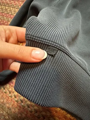 LULULEMON RIBBED SOFTSTREME Classic Black Cropped Crewneck Sweatshirt thumbnail 3