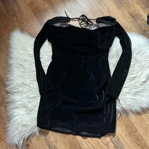 LUCY IN THE SKY Evelina Lace Bust Velvet Black Velvet Mini Dress thumbnail 4