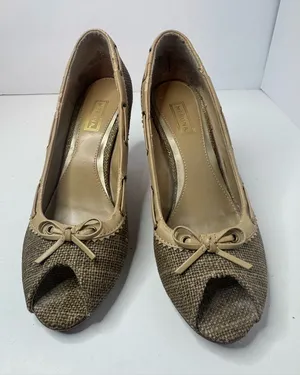 Merona Tan Peep Toe Heels Women's Size 7.5 thumbnail 1