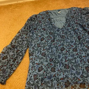 Floral Blue Old navy Women's Top thumbnail 3