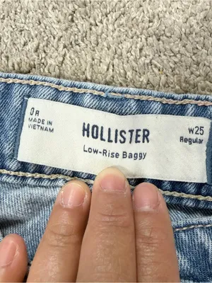 Hollister Women’s Low Rise Baggy Jeans in Medium Wash W25 thumbnail 7