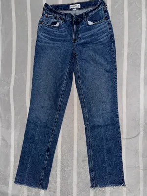 Abercrombie & Fitch- Curve Love Mid Rise 90s Straight Jean thumbnail 2