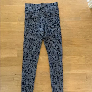 ALL ACCESS cheetah print Blue and Black Leggings thumbnail 2