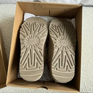 UGG Mini Boots thumbnail 7