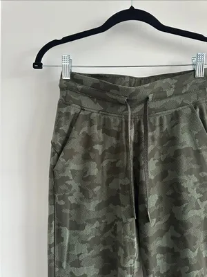 Lululemon camo joggers thumbnail 2