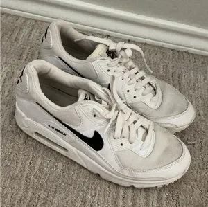 Women’s Nike Air Shoes thumbnail 1
