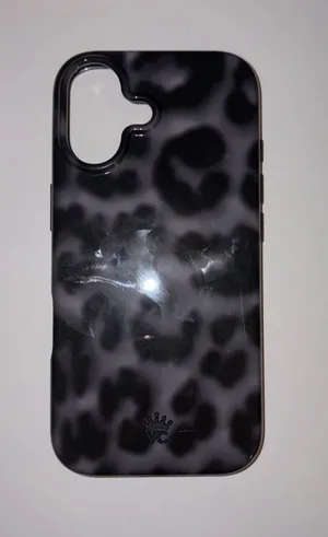 Velvet Caviar iPhone 17 Case thumbnail 1